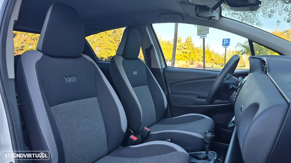 Toyota Yaris 1.5 HSD 20 Anos - 53