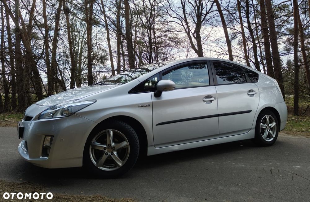 Toyota Prius (Hybrid) - 14