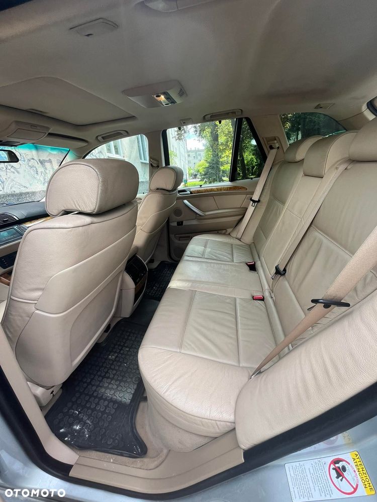 BMW X5 4.4i - 5