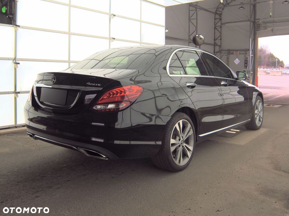 Mercedes-Benz Klasa C 300 9G-TRONIC - 5