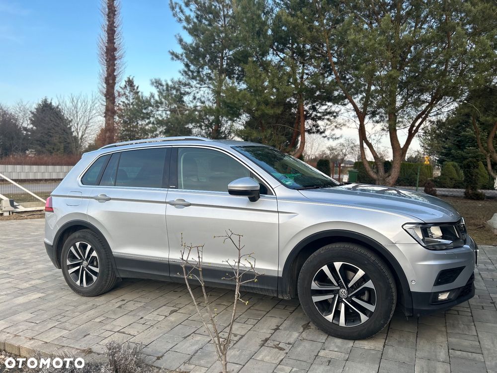 Volkswagen Tiguan - 1