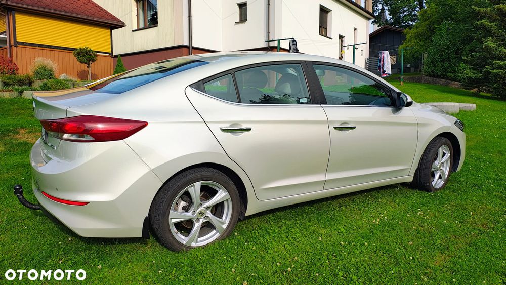 Hyundai Elantra 1.6 Comfort - 19