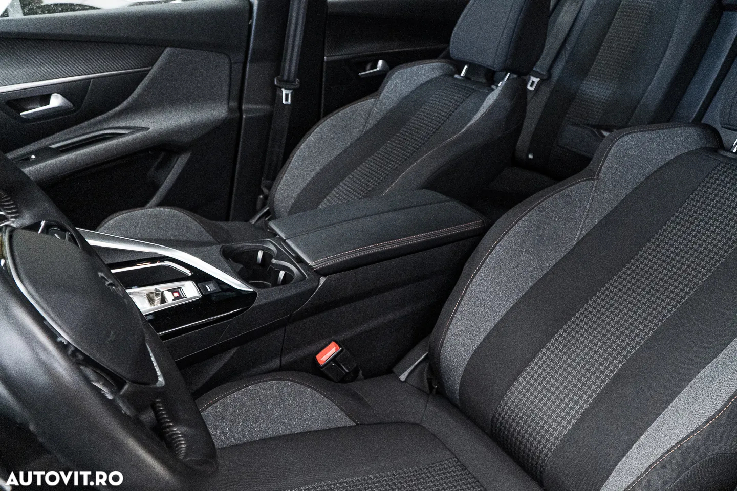 Peugeot 3008 1.2 PureTech Turbo S&S EAT8 Allure - 21