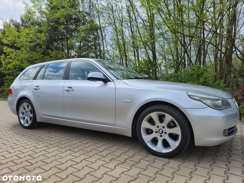 BMW Seria 5 525d xDrive - 4