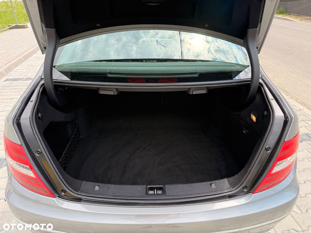Mercedes-Benz Klasa C 250 (BlueEFFICIENCY) 7G-TRONIC Avantgarde - 33