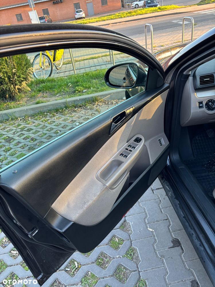 Volkswagen Passat - 14