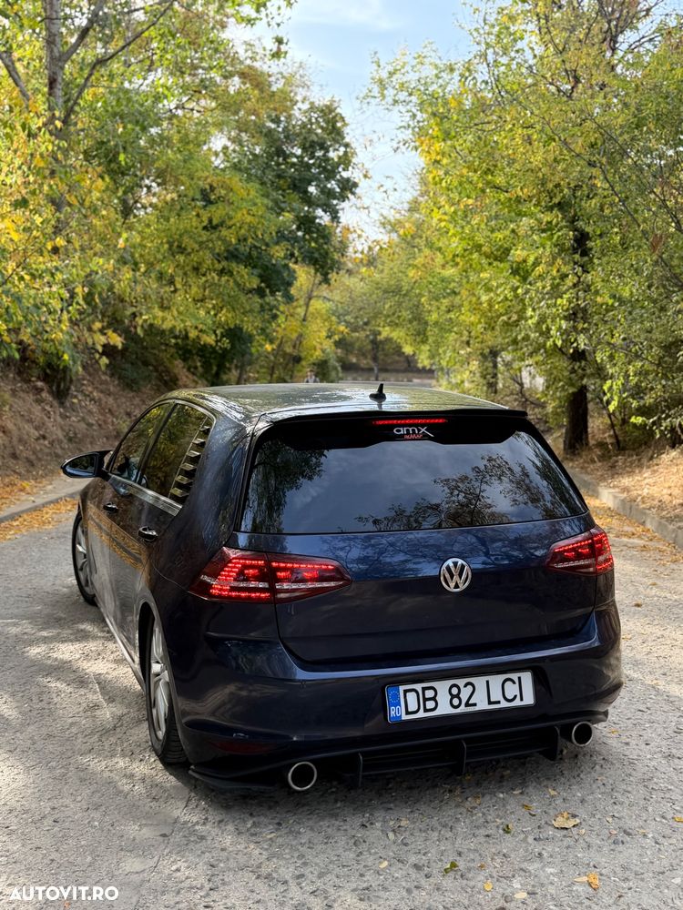 Volkswagen Golf - 6