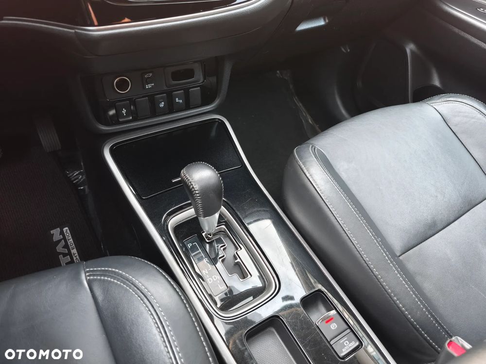 Mitsubishi Outlander - 13