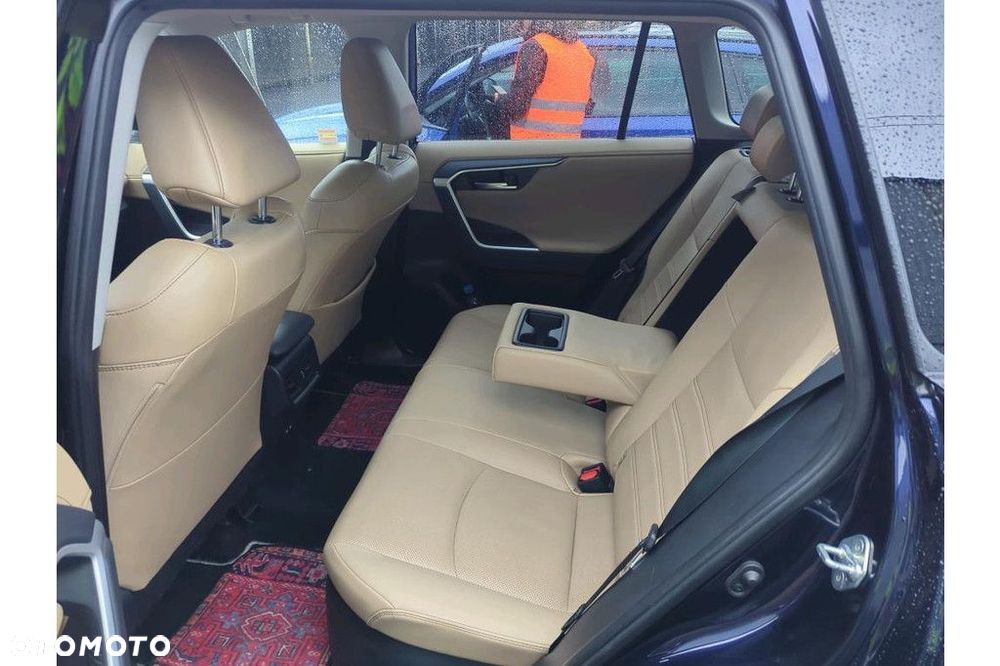 Toyota RAV4 - 8