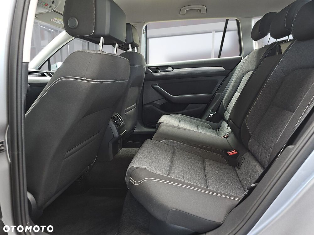 Volkswagen Passat 2.0 TDI EVO Business DSG - 17