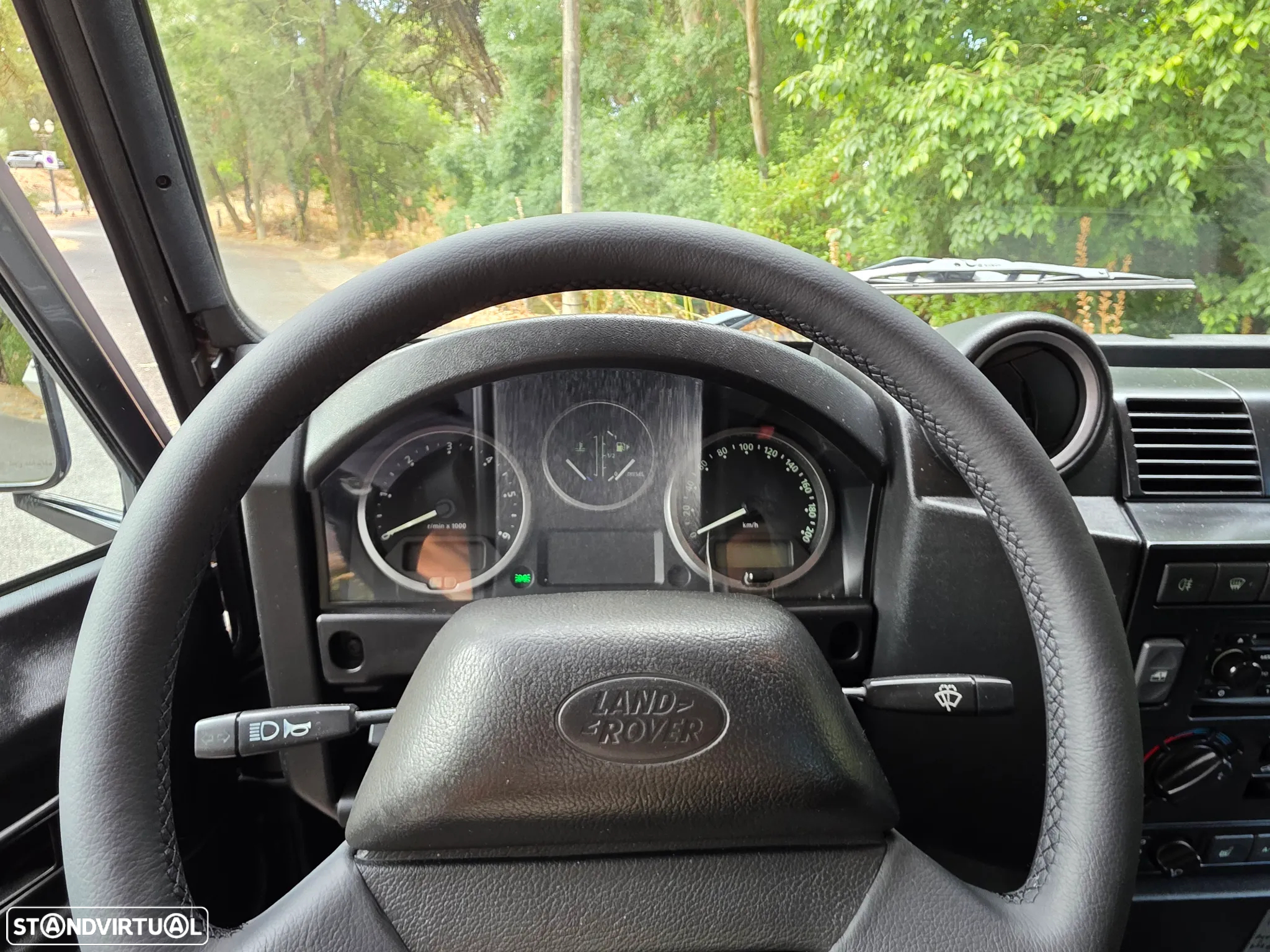 Land Rover Defender 90 Station Wagon SE - 17