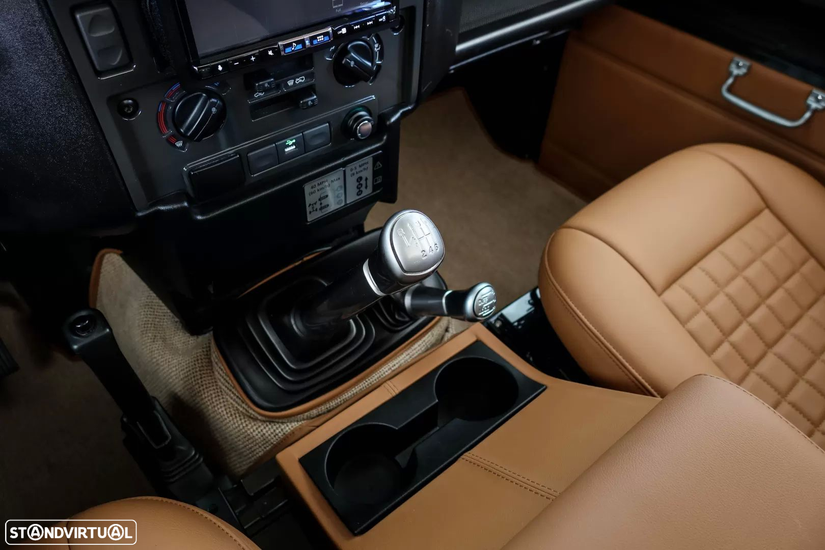 Land Rover Defender 90 SW 2.4 CRD S - 14