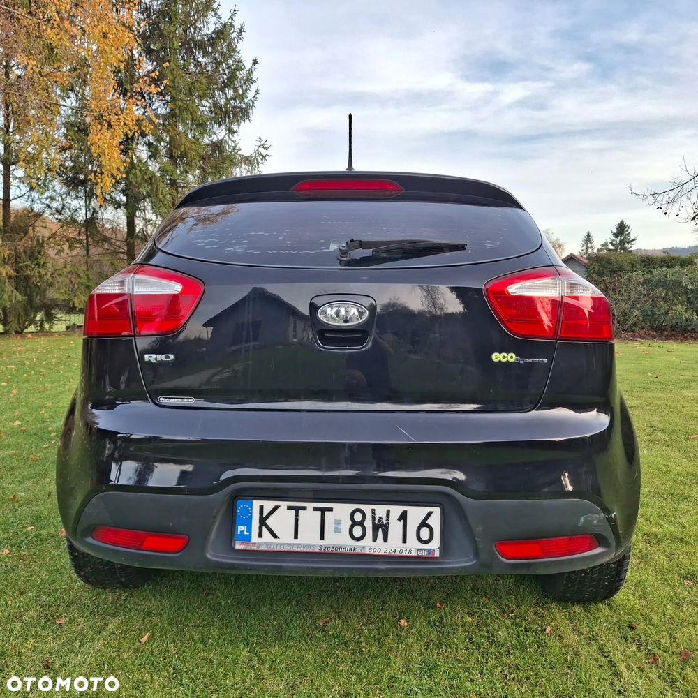 Kia Rio 1.4 L - 5