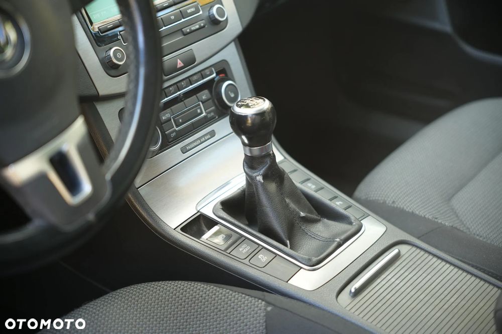 Volkswagen Passat 2.0 TDI BlueMotion Technology Comfortline - 8