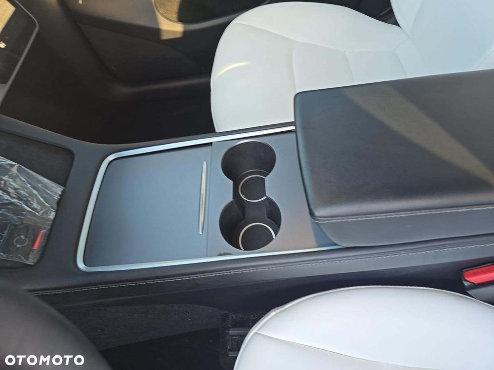 Tesla Model Y Long Range Dual Motor AWD - 13