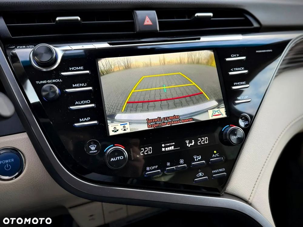 Toyota Camry 2.5 Hybrid Executive CVT - 26