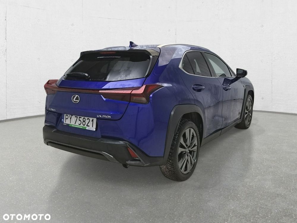 Lexus UX - 5