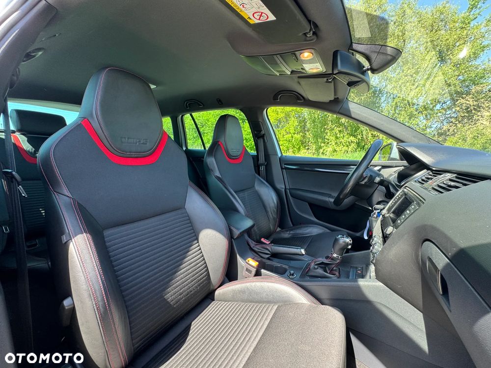 Skoda Octavia 2.0 TDI DSG RS - 25
