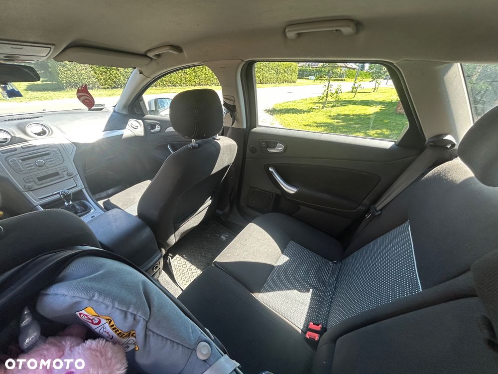 Ford Mondeo 1.8 TDCi Trend - 13