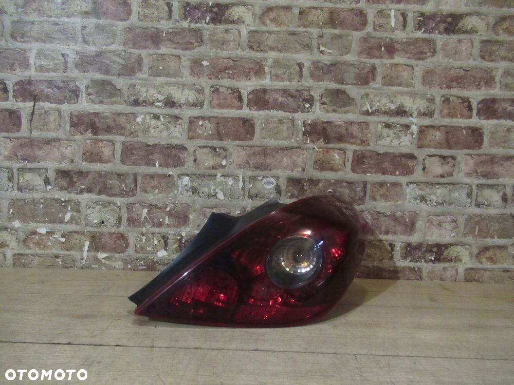 LAMPA TYŁ PRAWA OPEL CORSA D 06- ROK 3 DRZWI - 2