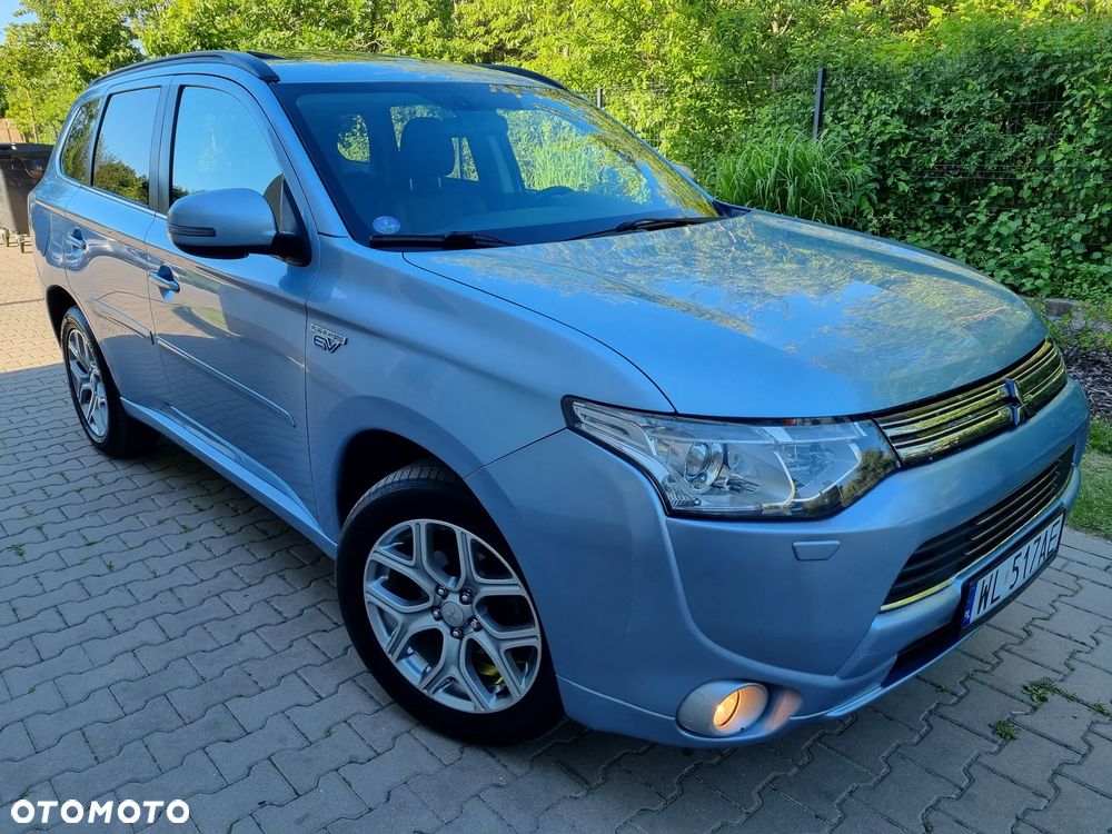 Mitsubishi Outlander Instyle NAVI + - 21