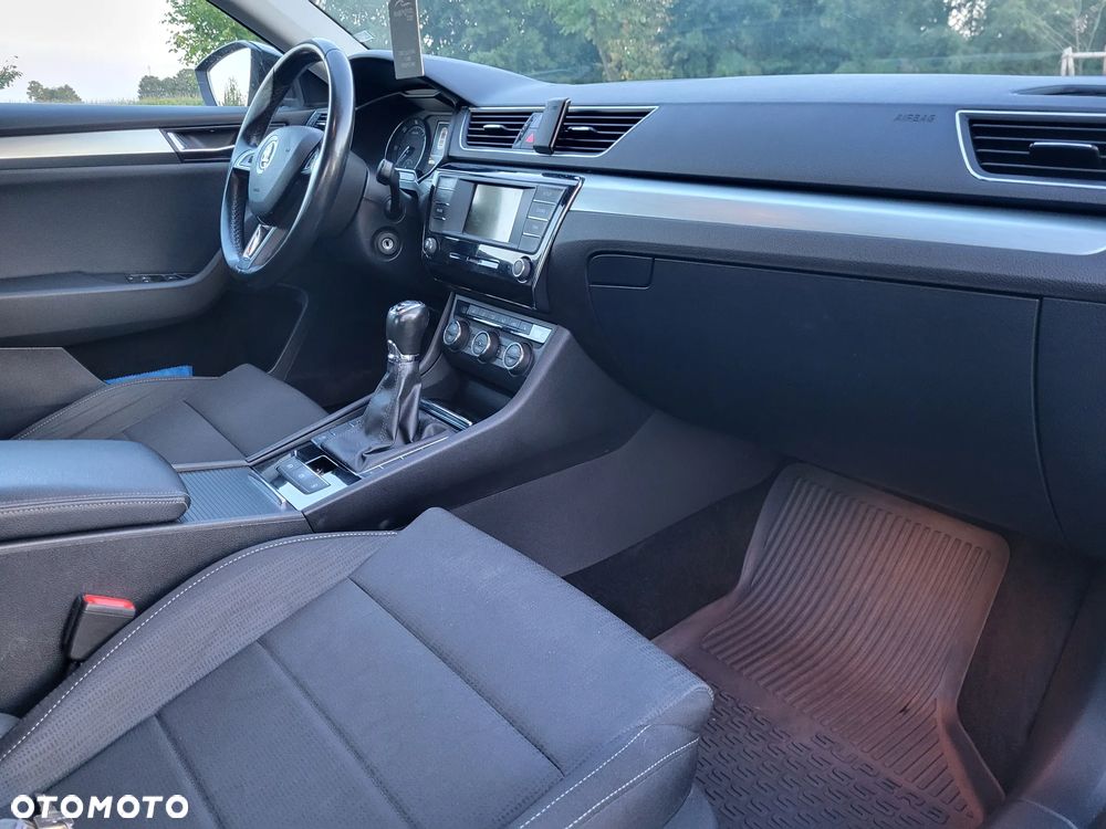 Skoda Superb 2.0 TDI 4x4 Premium Edition - 22