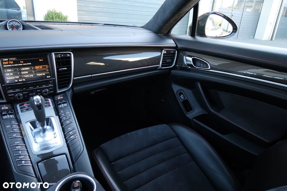 Porsche Panamera GTS - 40