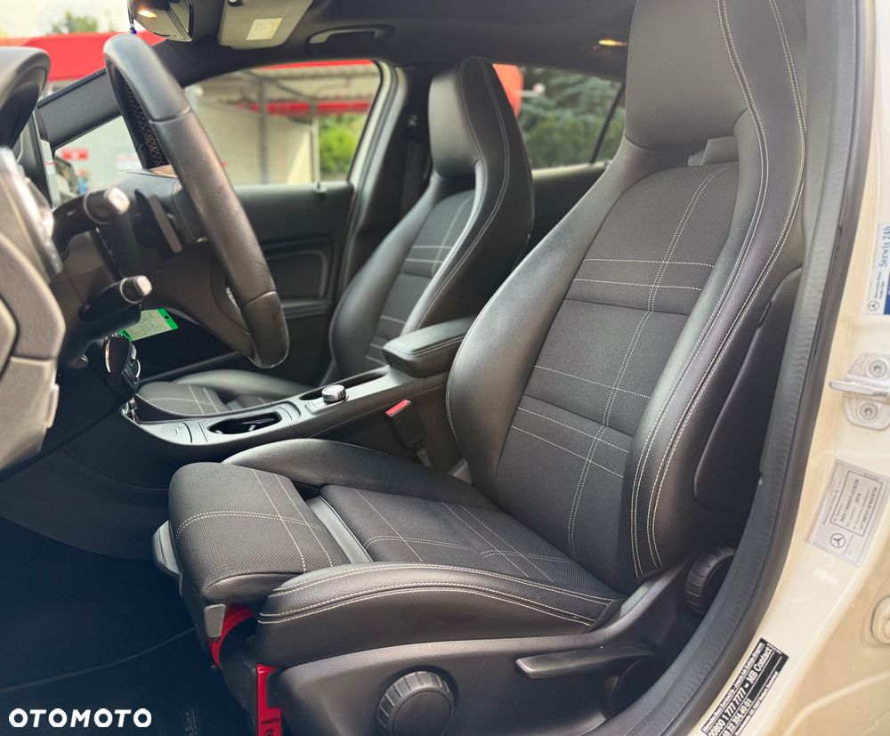 Mercedes-Benz GLA 200 7G-DCT Urban - 14