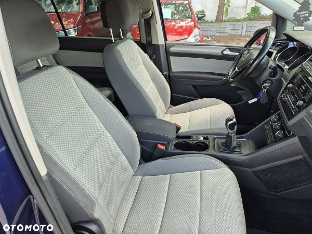 Volkswagen Touran - 18
