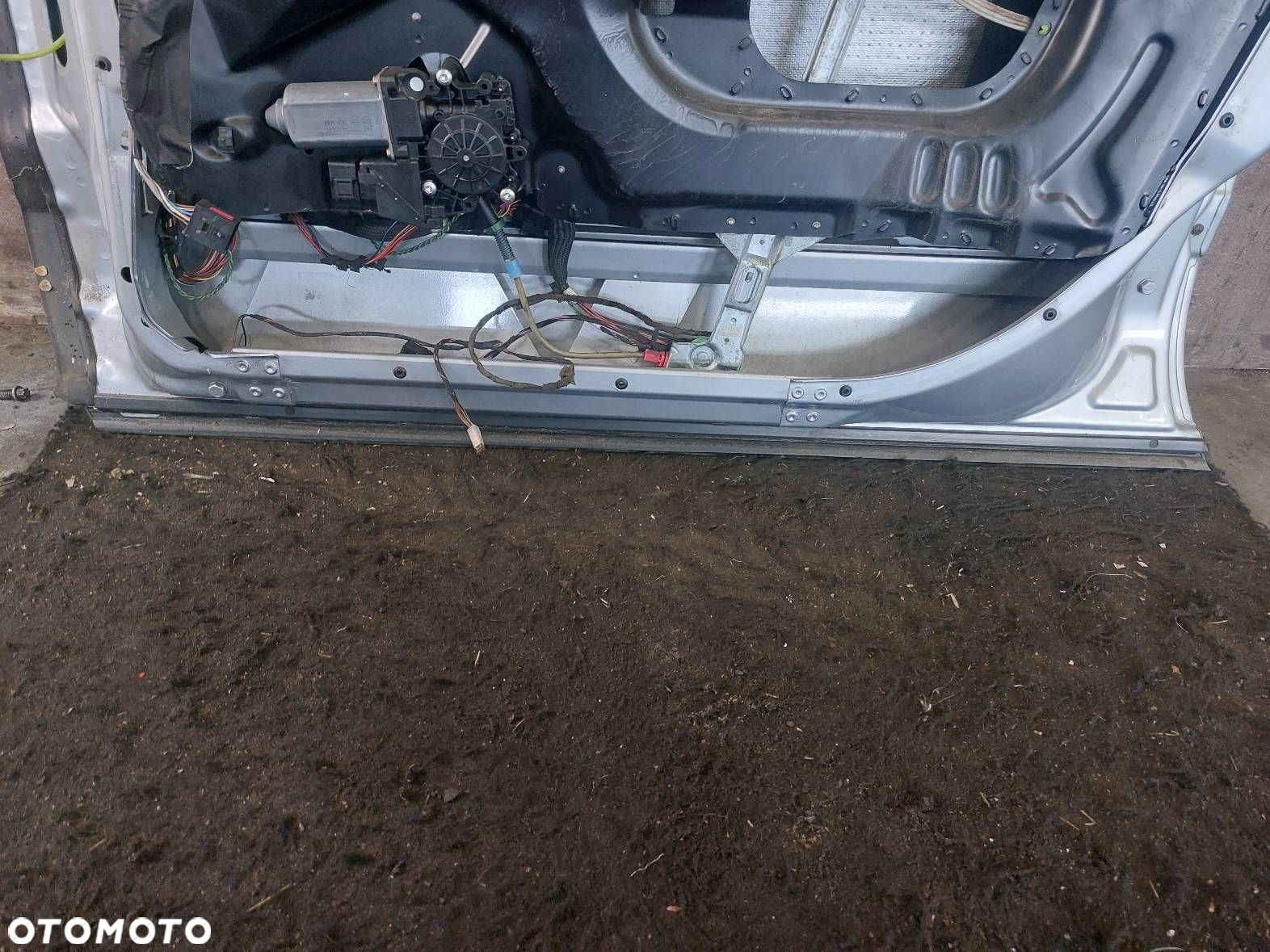 DRZWI KOMPLETNE PRAWY PRZÓD AUDI A8 D2 Y7M - 3