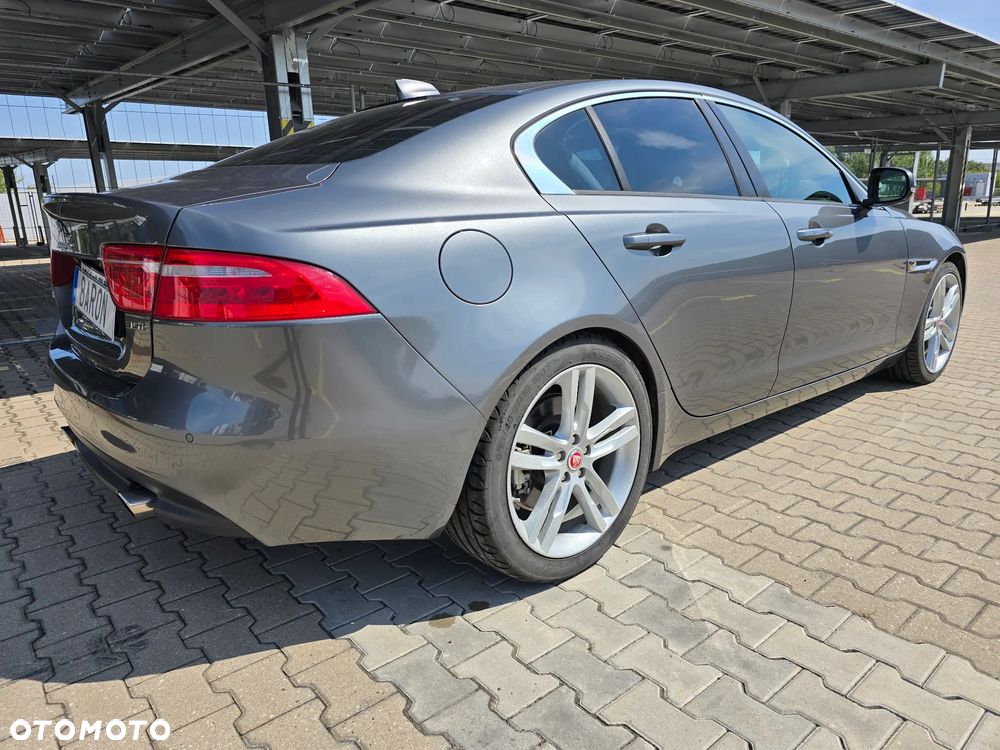 Jaguar XE S - 6