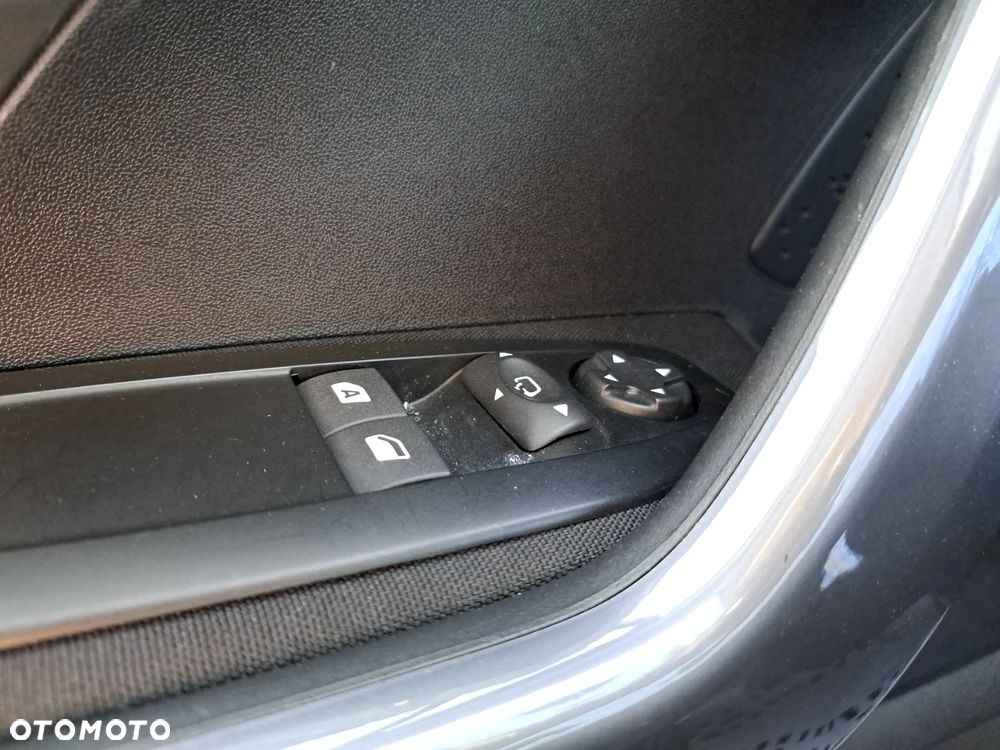 Peugeot 2008 1.2 Pure Tech Allure S&S EAT6 - 17