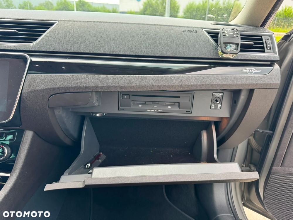 Skoda Superb 2.0 TDI 4x4 L&K DSG - 15