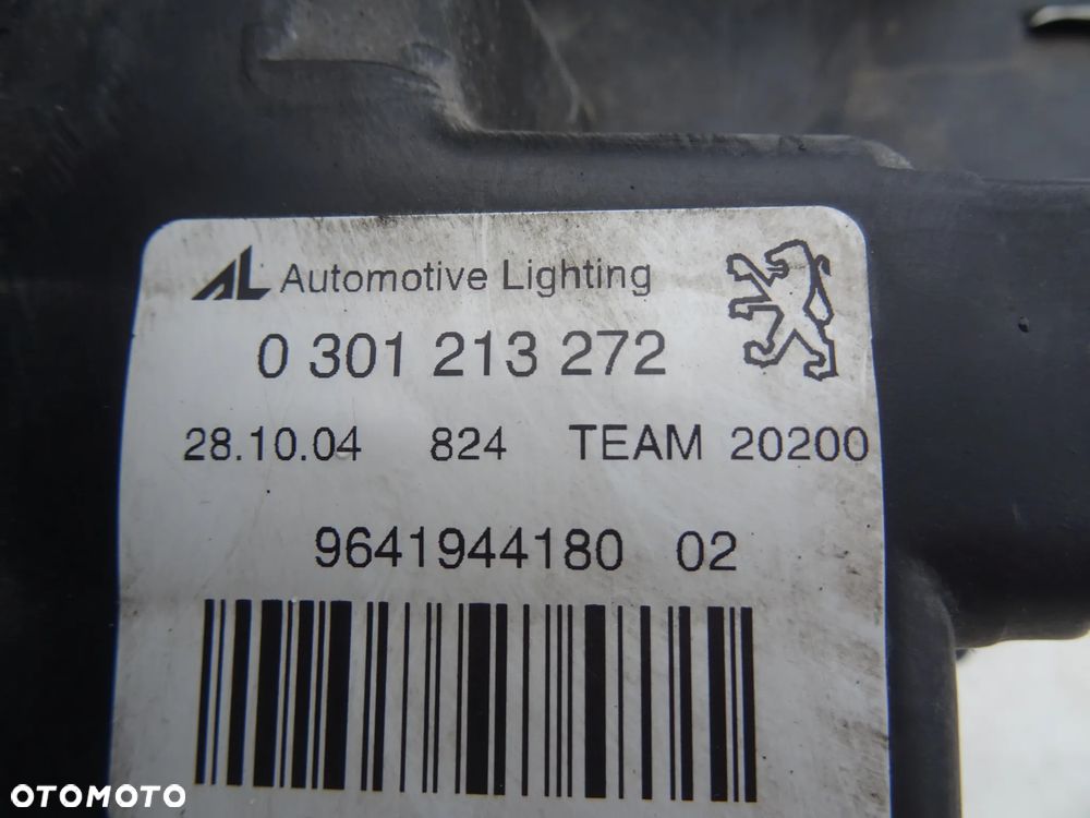 Peugeot 407 lampa prawy przód prawa przednia przedni reflektor xenon - 5
