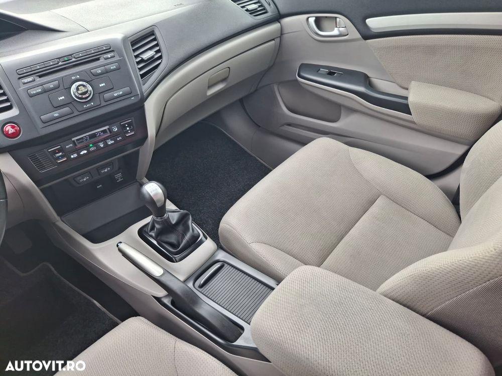 Honda Civic 1.8 i-VTEC MT Lifestyle - 31