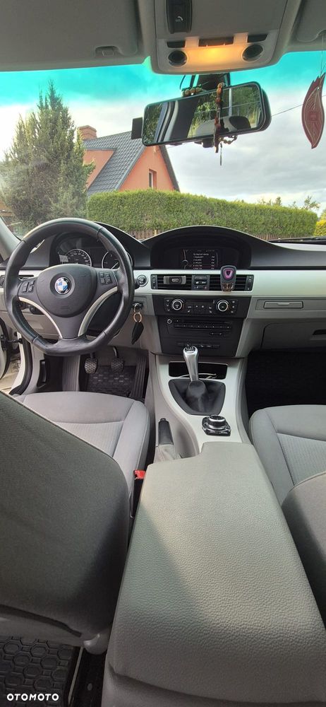 BMW Seria 3 320d xDrive - 9