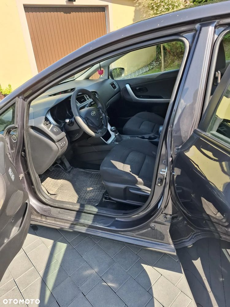 Kia Ceed - 11