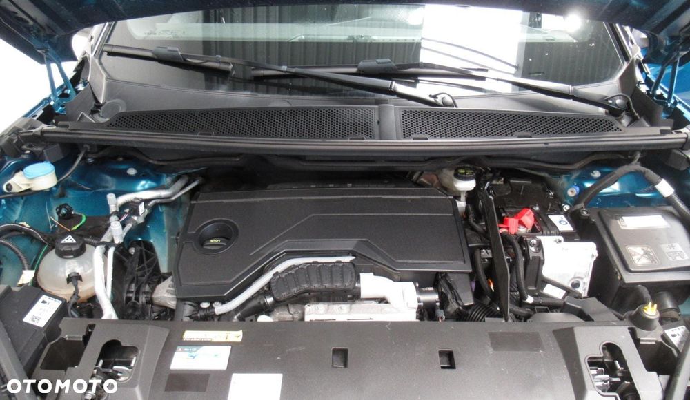 Peugeot 3008 1.2 PureTech mHEV GT S&S e-DCS6 - 11