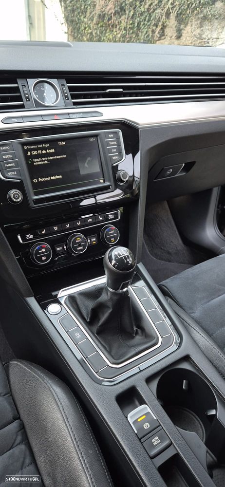 VW Passat Variant 2.0 TDi Highline - 24