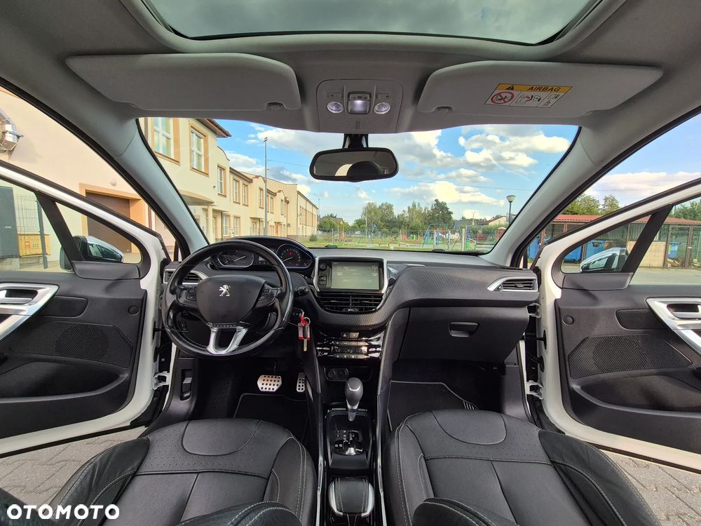 Peugeot 2008 1.2 Pure Tech Allure S&S EAT6 - 16