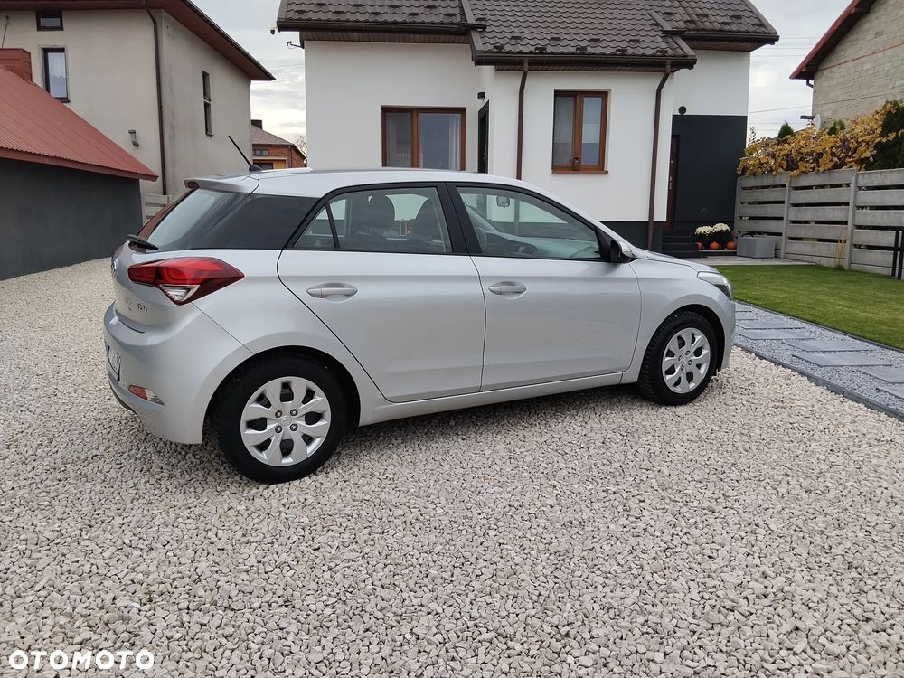 Hyundai i20 blue 1.2 - 4