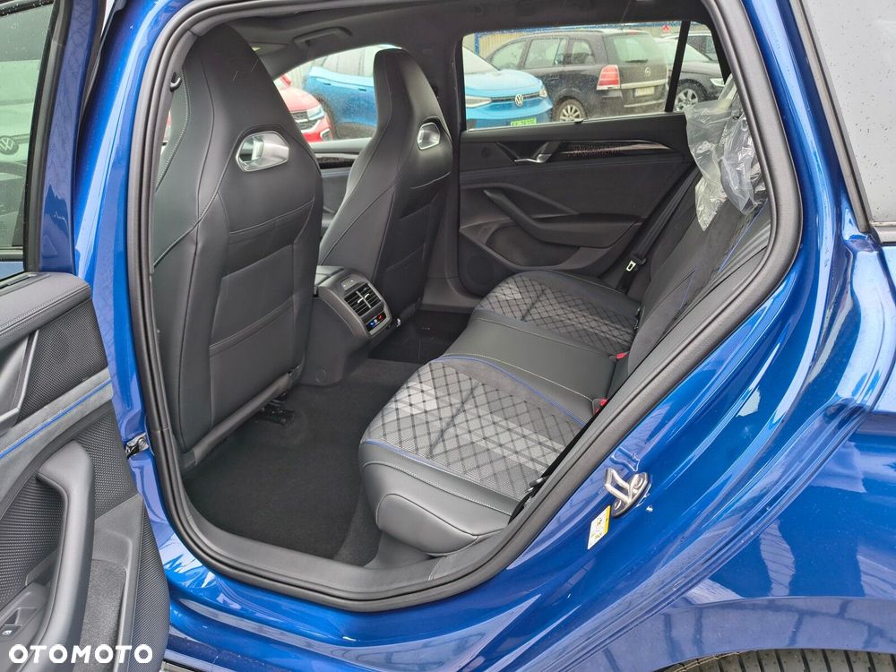 Volkswagen Passat - 11