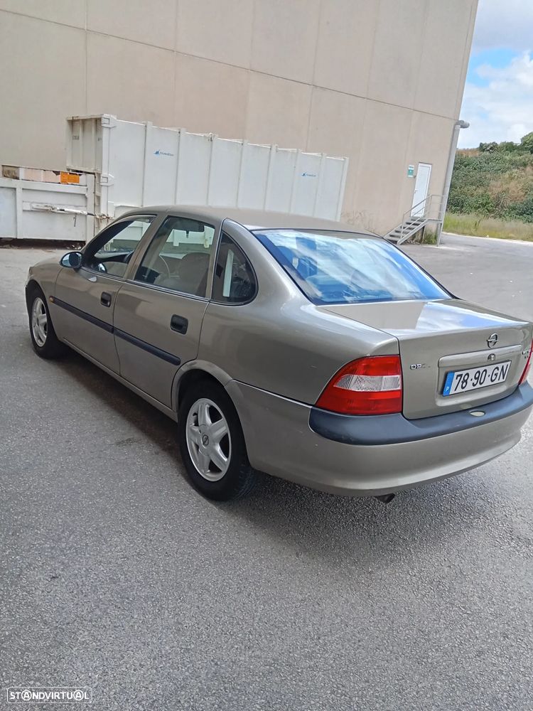 Opel Vectra 1.6i GL - 6