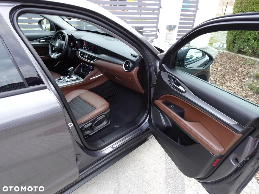 Alfa Romeo Stelvio 2.0 Turbo Sprint Q4 - 14