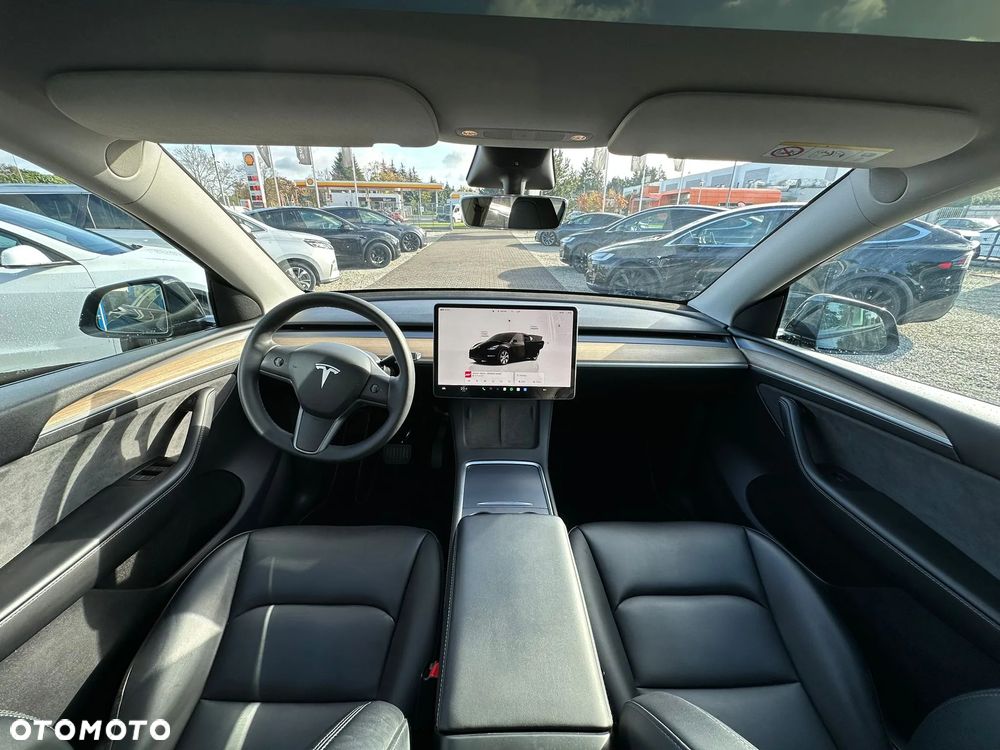 Tesla Y - 18
