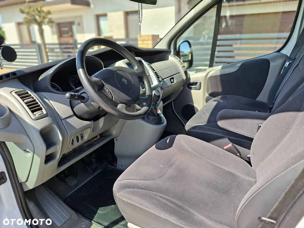 Renault Trafic Grand Passenger Black Edition - 8