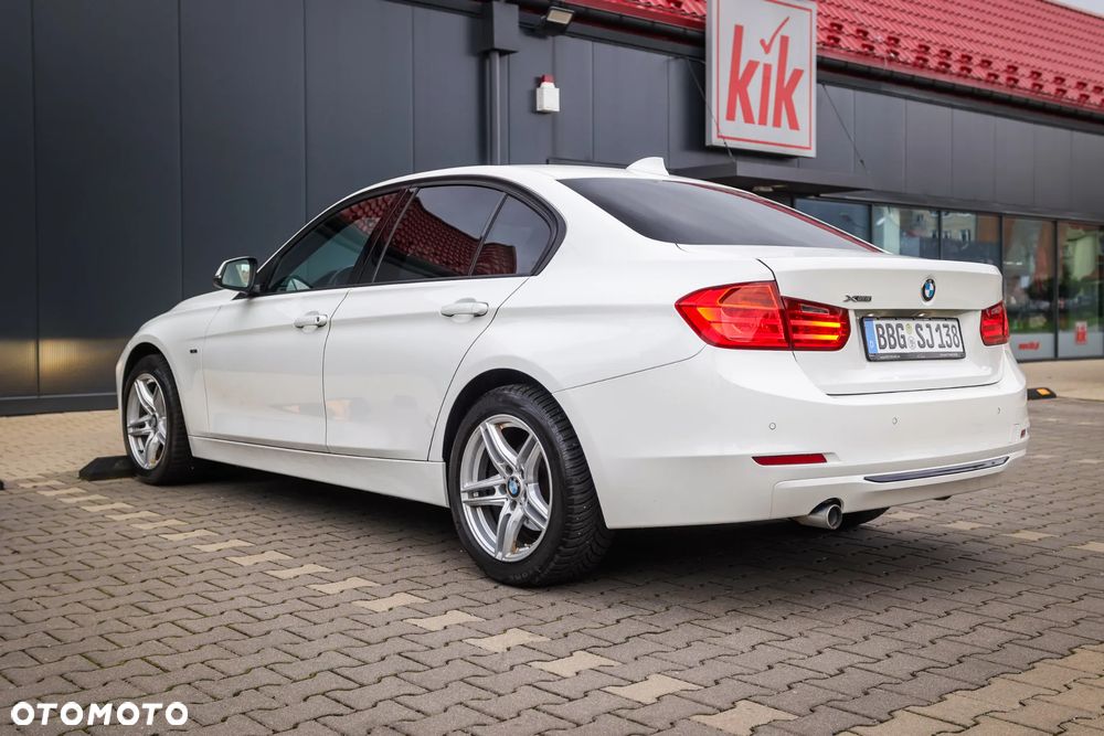 BMW Seria 3 320d xDrive Sport Line - 15