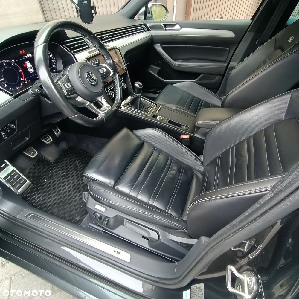 Volkswagen Passat - 12