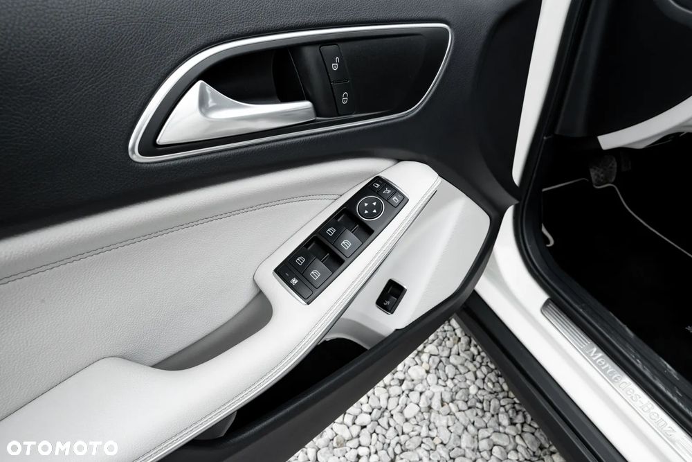 Mercedes-Benz GLA 250 4Matic 7G-DCT Activity Edition - 19