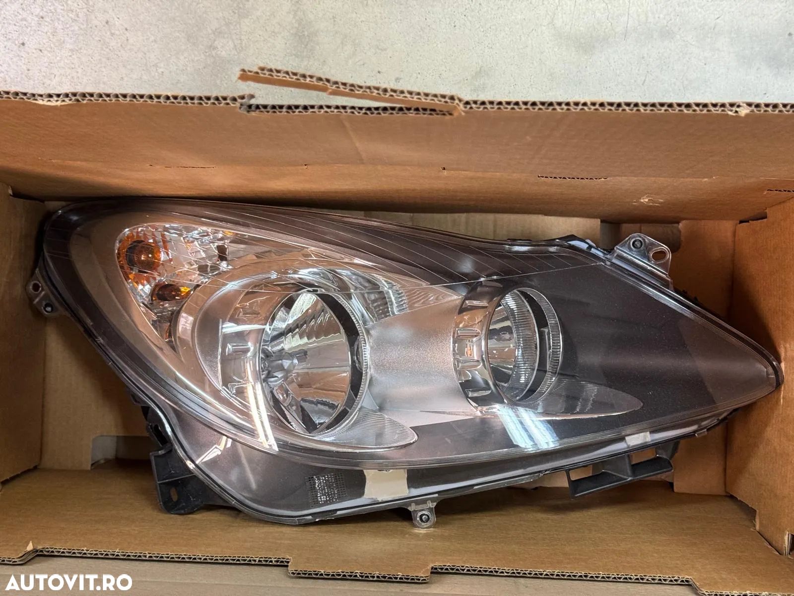 93189362 | Far Dreapta | Opel Corsa D - 1